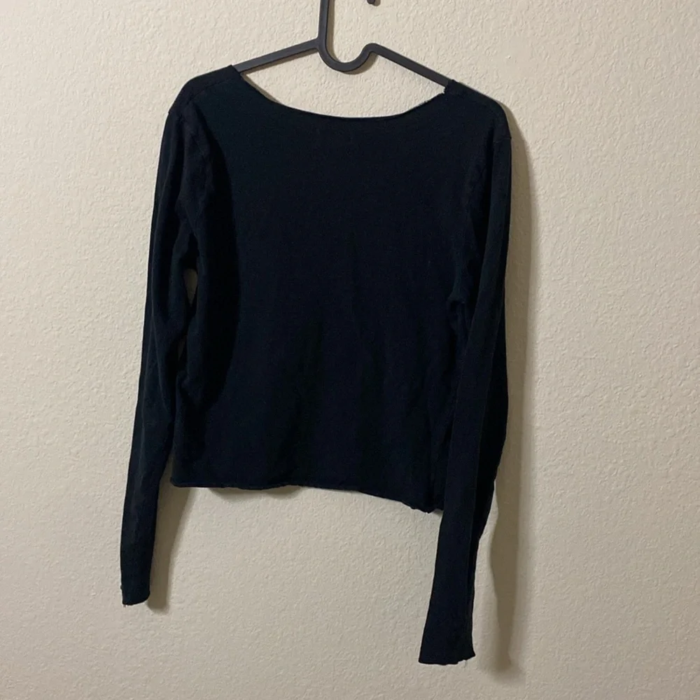 🛍️Adorable Black Long Sleeve Top! - Picture 7 of 7